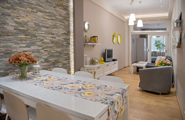 The North Tower Apartment - Photo 23