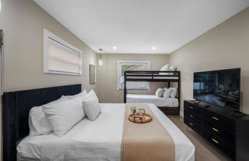 Luxe Getaway w Pool, Games & Fun Vibes - Foto 35