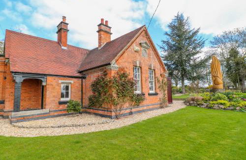 South Lodge - Longford Hall Farm Holiday Cottages - Photo 1