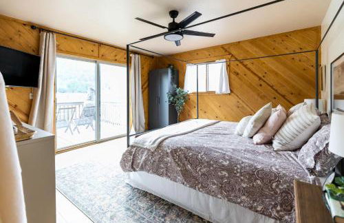 Whispering Hollow Lodge on Greer Main St! - Foto 13