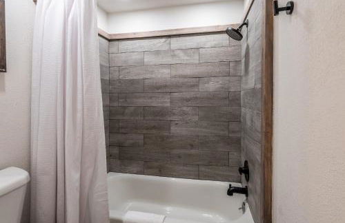 New Listing 2 bedroom +Loft 2 bath Summit E Bldg. #8 condo sleeps 8, Steps to Eagle Lodge/Chair #15 - Foto 23