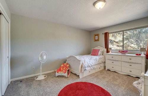 Water Views and Decks Spacious La Grange Retreat - Foto 18