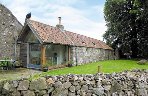 Tullibole Castle Longhouse - Photo 1