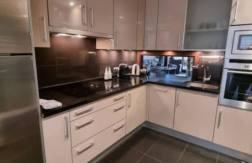 Apartamento lujo en primera línea de playa en Bahía de la Plata, Estepona - Photo 42