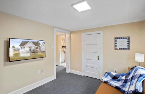 Patty's Place - Private and Convenient EV-Friendly Apartment near Downtown - Foto 14