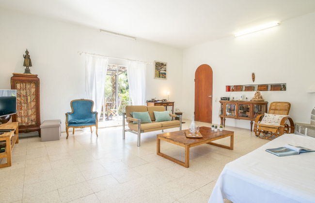 4 bedroom House in Ceyreste with private pool and garden - Photo 8