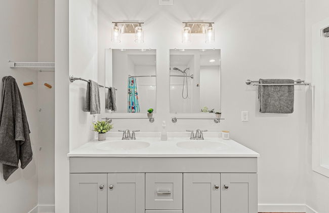 Happy Trails Chalet by Avantstay Sauna Deck Private Community Beach Access - Photo 38