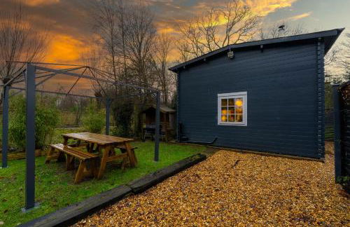 Walliswood Lodge - Wood Burner, Air Con & Wi-fi, Rural Retreat - Foto 13