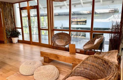 Cosy Cotswold Lodge by Your Home Here - ideal for families, log-burner, spa, private parking, EV Hookup included and heated swimming pools - Foto 30