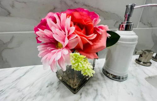 Gorgeous Abode 3 Bedrooms Hide-out in Mesa - Photo 43