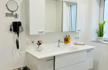 REMA Homes - Jacuzzi Terrasse 55' TV Küche Regendusche - Foto 15