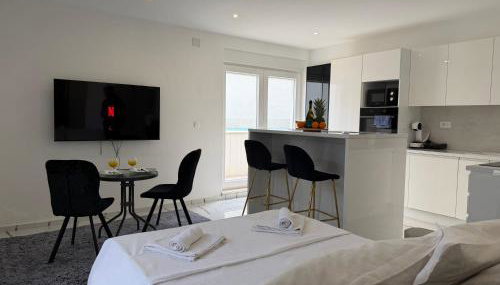 Luxury Oasis With Private Pool & Parking - Foto 1