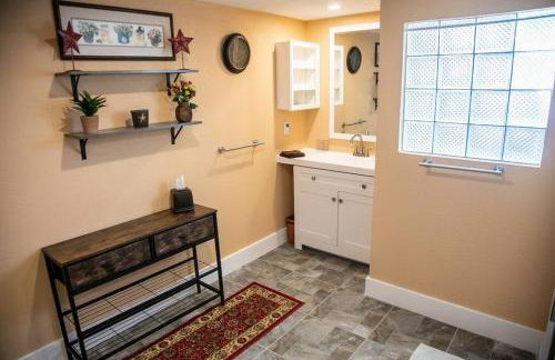 StockYards! Less than 4 minutes-Sleeps 8-Lee House - Foto 31