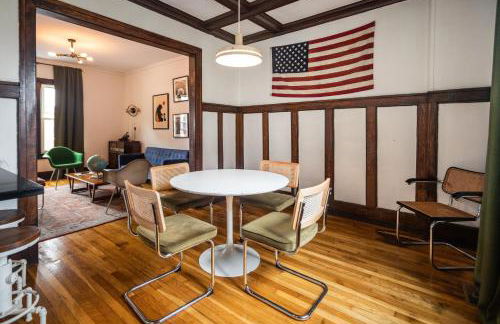 Luxe Mid-Century Styled Historic Townhouse #1 - Foto 26