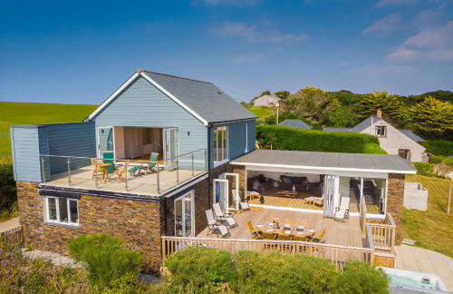 Cornwall Holiday Home with Hot Tub & Sea views - Foto 1