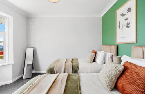 Grab a Deal Today! Massive Home For Contractors & Parking for 4 - Foto 26