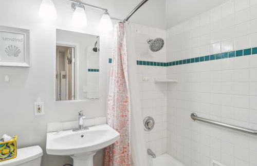 Beautiful 2 Bed Beach Condo #104 - Foto 11