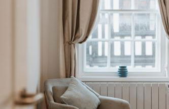 2 Bed Apartment Overlooking the Square Step Out to Shops & Dining - Foto 27