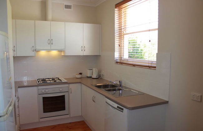 Warwick Apartment - Photo 2