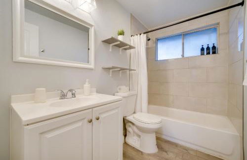 Near Light Rail, 5 Mi to Lumen Field Seattle Base - Foto 13