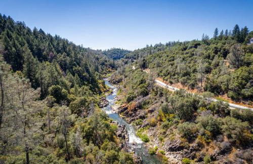 Meadow Vista Mountain Escape with River Views! - Foto 42