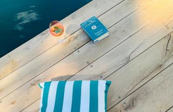 Cosy Mirrored House next to a Magical Swimming Lake - Foto 25