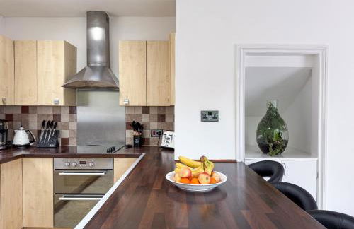 Bassetts House - Spacious! - Sleeps 7 - Close to PRUH Hospital - Free Parking - Photo 10