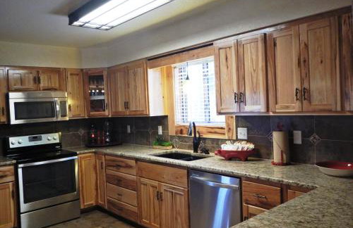 C21, Three bedroom, three bath log-sided, luxury Harbor North cottage with hot tub cottage - Foto 9