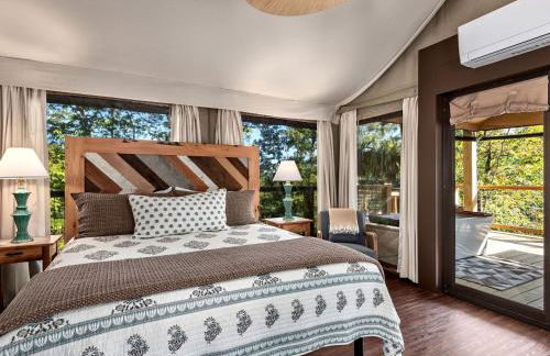 Luxury Tree Tent with Soaking Tub & Pizza Oven Near Waterfalls, Zirconia, North Carolina - Foto 4