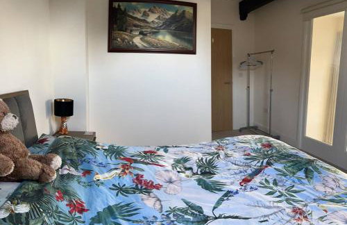 Unique Old Auction House - Photo 4