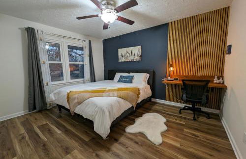 Modern Luxe Family & Groups Friendly Bungalow with Patio & Workspace - Foto 31