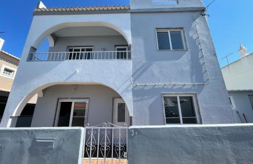 Spacious Villa. Large Rooftop. 4 Bedroom Sleeps 8 - Foto 4