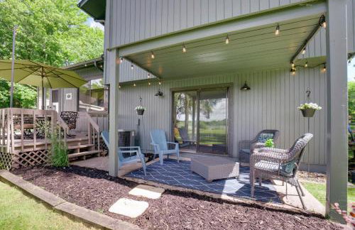 Lakefront Retreat with Views and Decks and Fire Pit - Foto 26