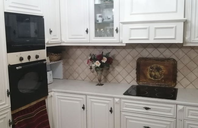 Helen's family home - Photo 14