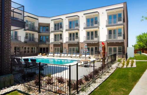 Bright 2BD 2BA Suite Gym and Pool City Center Stay - Foto 26