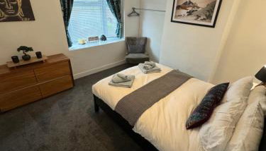 3-Bed House, Birmingham - Foto 2, towels