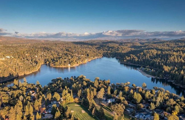 Marina Beach Lodge - Lakefront Home on Beach! by Yosemite Region Resorts - Foto 40