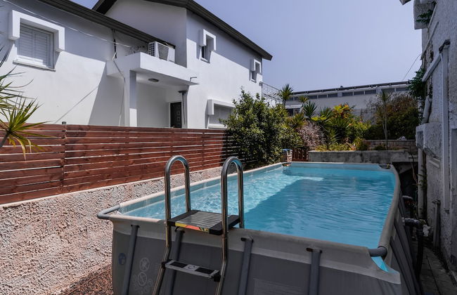 Spacious 4BD House w Pool in Hezliya - Foto 32