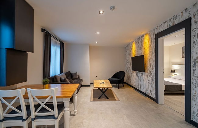 Eluxio Suite Hotel - Photo 41