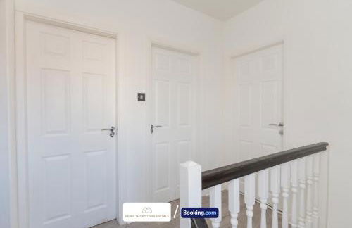 Award-Winning Four Bedrooms House, Parking, WiFi By Derby Short Term Rental Short Lets & Serviced Accommodation Derby - Foto 21