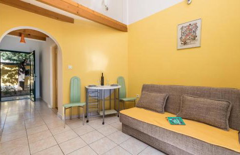 Beautiful Apartment In Lukovo Sugarje - Photo 5