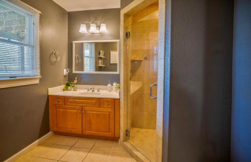 Waterfront luxury w-beach resort-pool-golf-tennis-fishing & views! - Foto 41