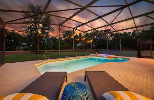 Family Retreat 6BR Villa with Private Pool, Spa & Theater near Disney - Foto 43
