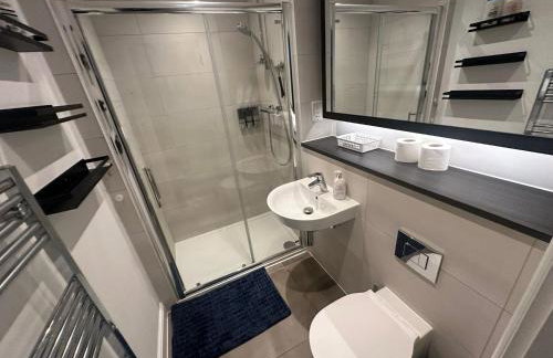 Lovely 2 bedroom 2 bathroom Apartment - Photo 16