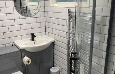 Gravesend 2 Bedroom Spacious Stylish Apartment - Sleeps upto 6 - 2 Min Walk to Station - Foto 17