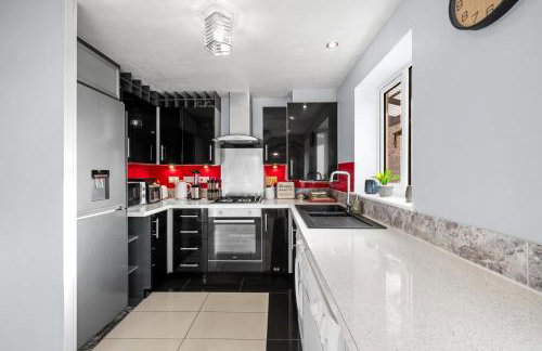 Stylish 3BR Home - Sleeps 7 - 15 Min to City Centre, Parking Garden & Fast Wi-Fi - Foto 6