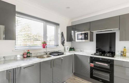 3 Bed House - Sleeps 5 - Parking - Garden - Wifi - Foto 3