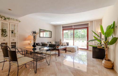 Frontline 2 bed apartment, San Pedro de Alcántara - Photo 4
