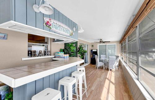 Four Bed Home with Pool Game Room Bar Near Beach - Foto 24