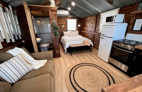 Beautiful Cabin by the Lake Nestled in Sabine National Forest for a Romantic Retreat in Hemphill, Texas - Foto 1